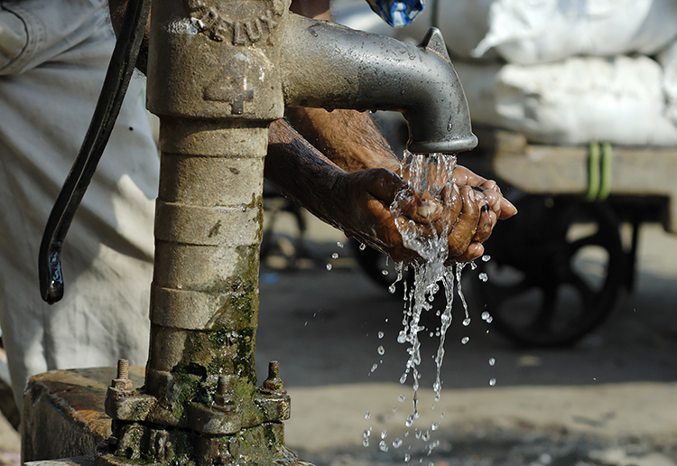 Cleansing hands by way of metal water pump