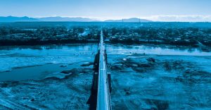 Overview picture of a bridge over a river